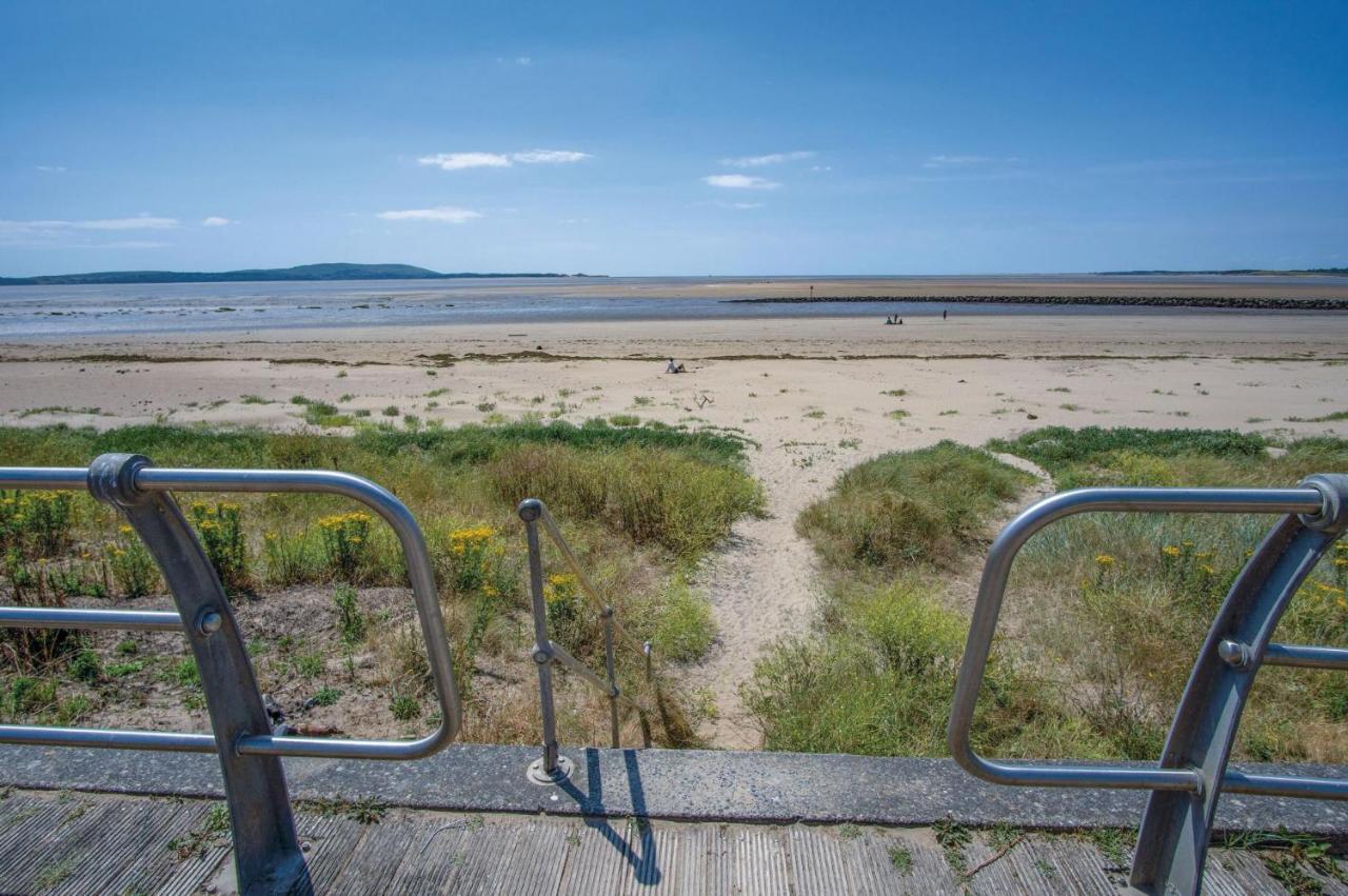 Beach View - 2 Bedroom Apartment - Llanelli Exterior foto