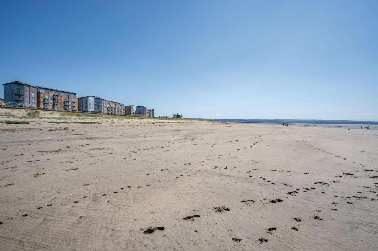 Beach View - 2 Bedroom Apartment - Llanelli Exterior foto